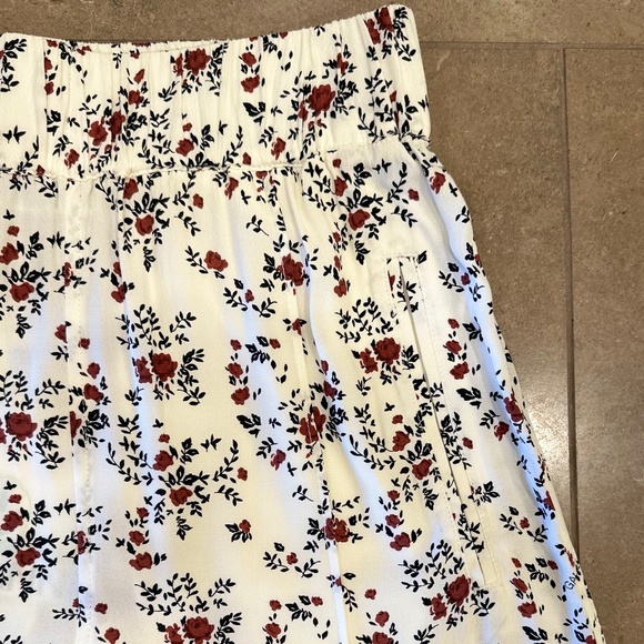 GANNI Floral-Print Crepe De Chine Straight-Leg Pants - Picture 11 of 15